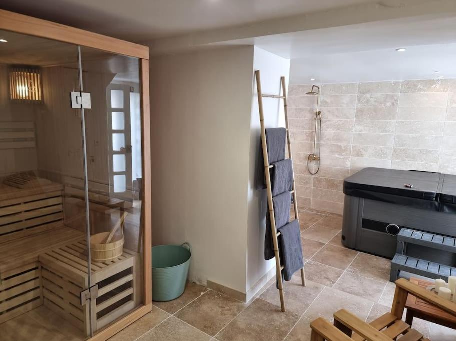Nalan Orrygeois, Spa, Sauna, Proche Asterix Eksteriør billede